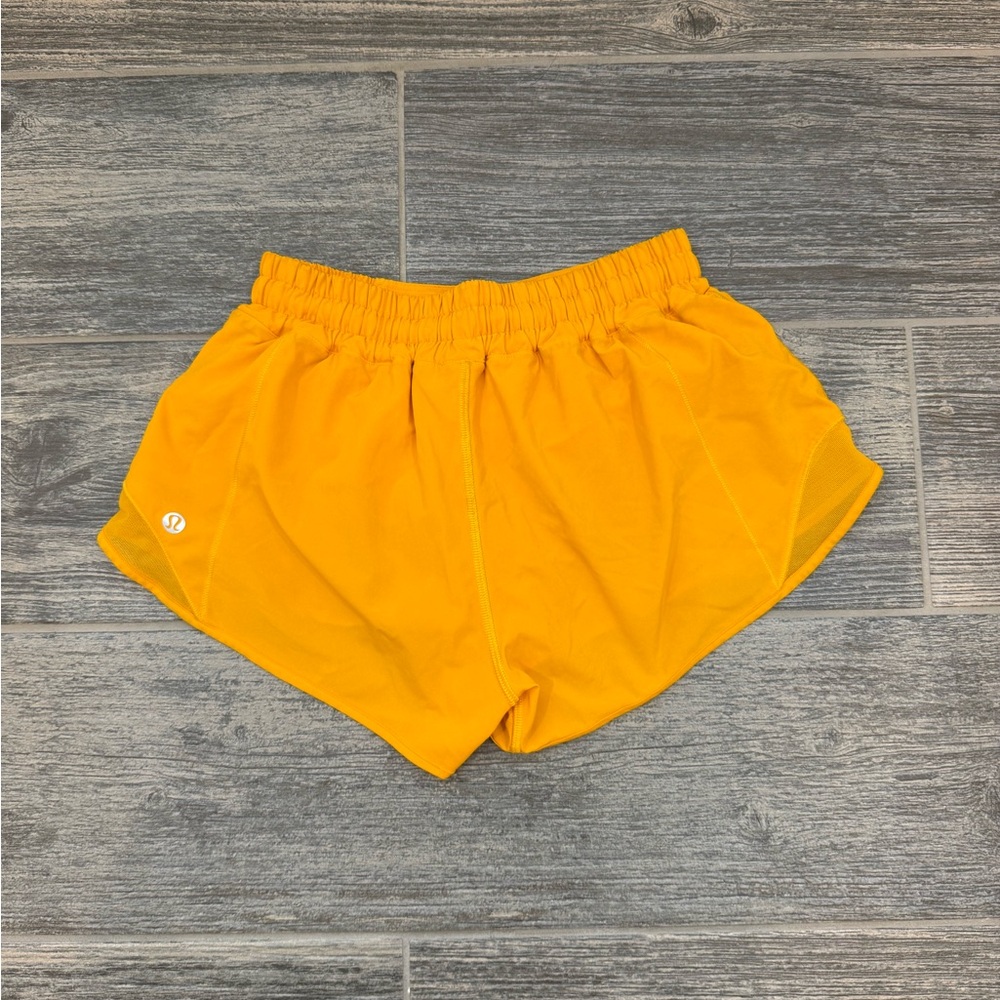Lululemon Hotty Hot Low-Rise Lined Short 2.5”